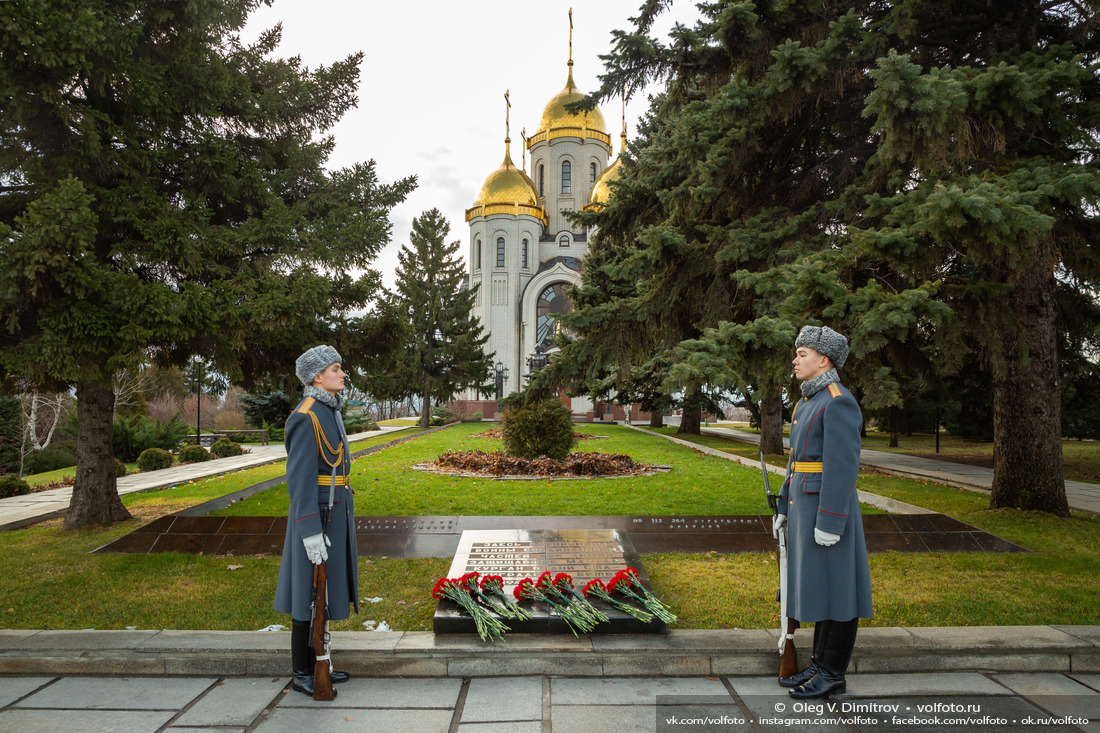 Возложение в Зале Воинской Славы, у могилы маршала Чуйкова и малой братской могилы фотография