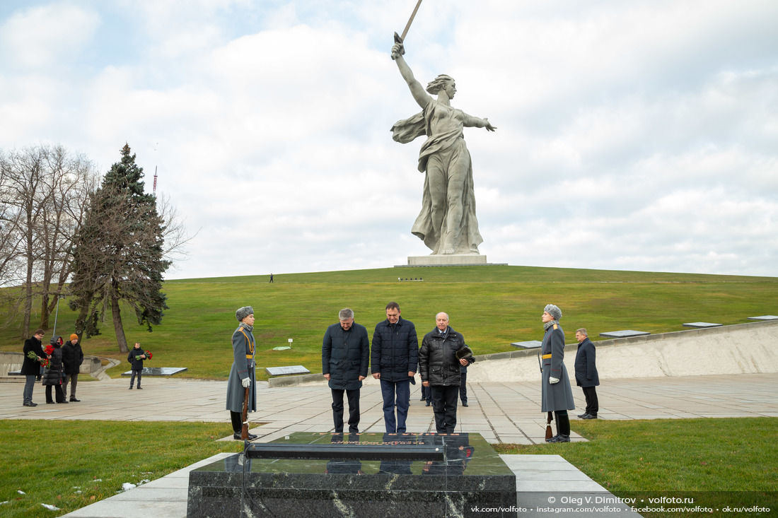 Возложение в Зале Воинской Славы, у могилы маршала Чуйкова и малой братской могилы фотография