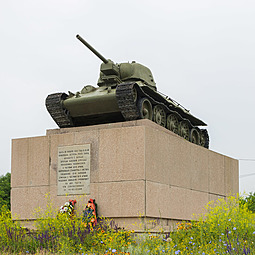 Началась реставрация танка-памятника «Челябинский колхозник»