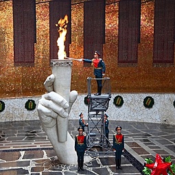 Частица Вечного огня с Мамаева кургана передана в Главный храм Вооружённых Сил