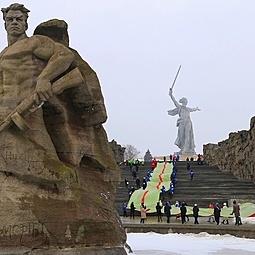 На Мамаевом кургане почтили память героев Сталинграда