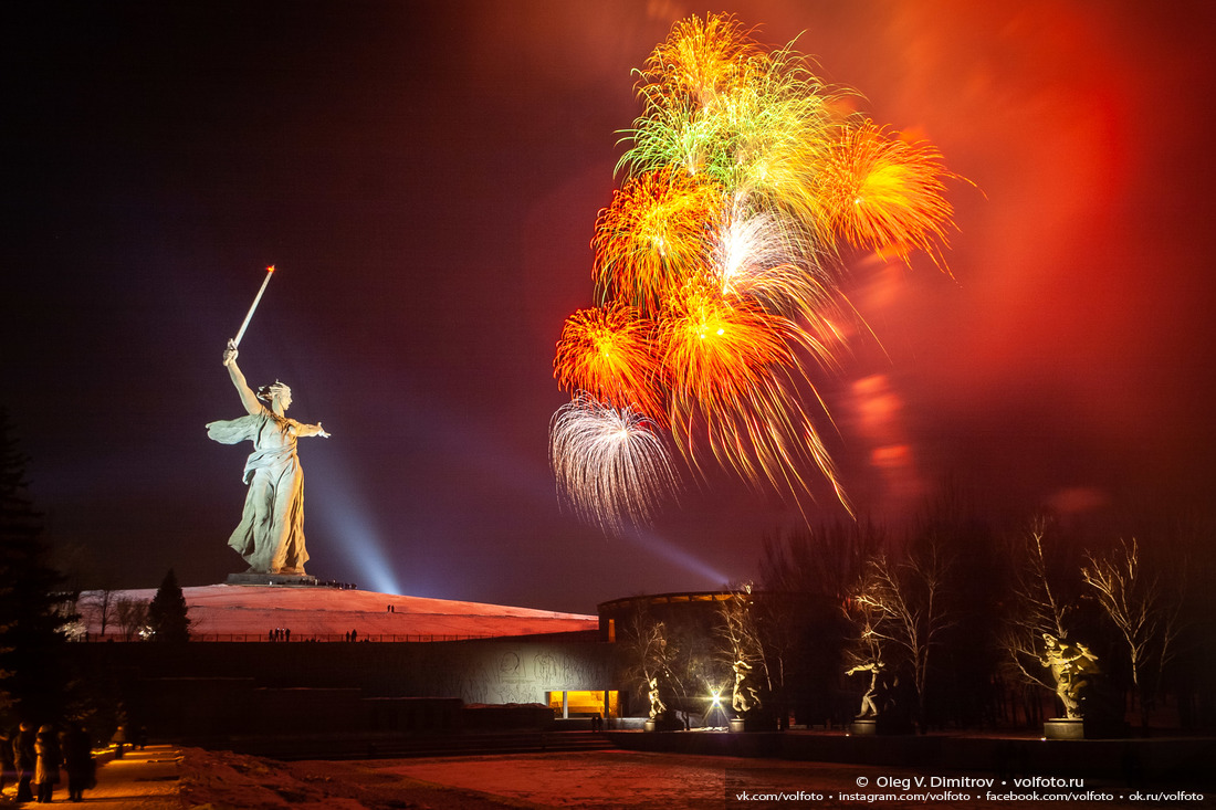 Салют на Мамаевом кургане, 65-летие Победы под Сталинградом фотография