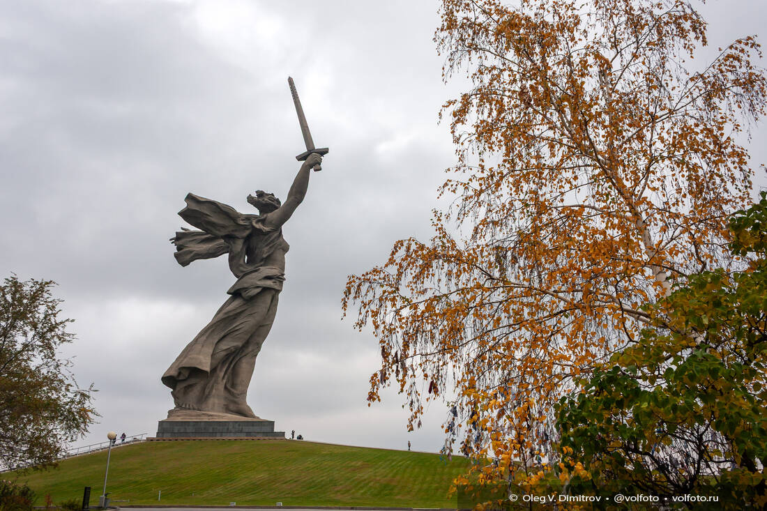 Монумент «Родина-мать зовет» фотография