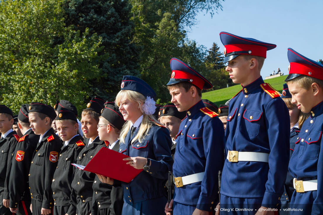 Учащиеся кадетских классов на Мамаевом кургане фотография