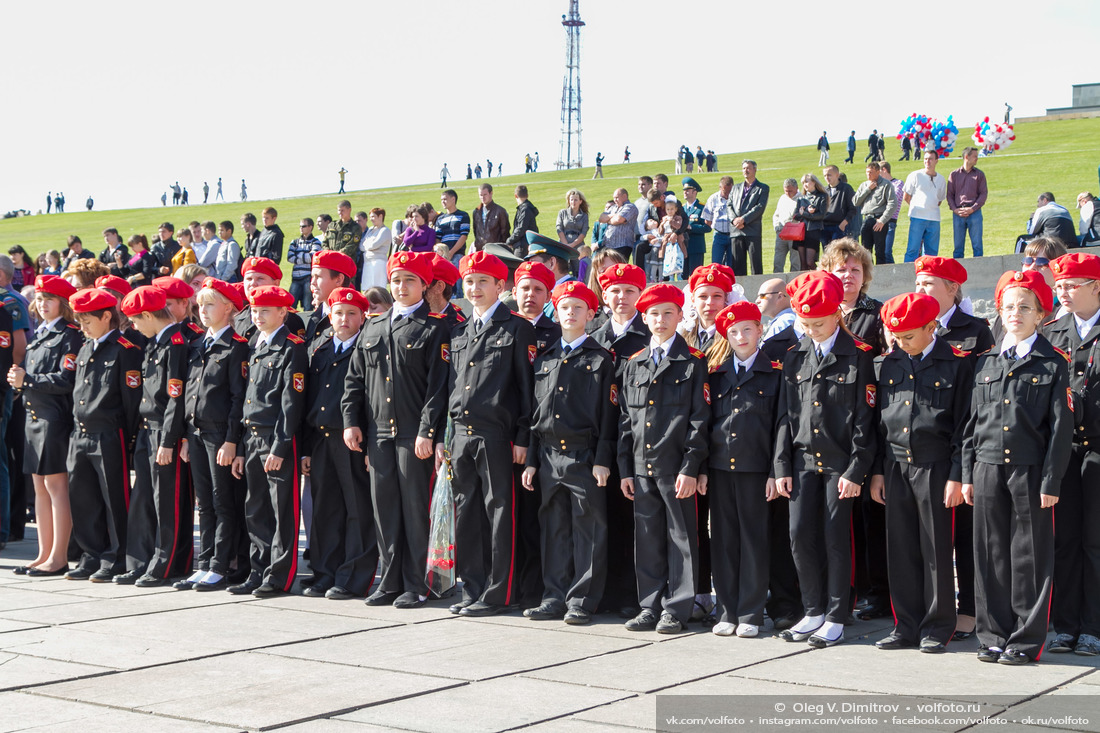 Почётный караул и юные кадеты фотография