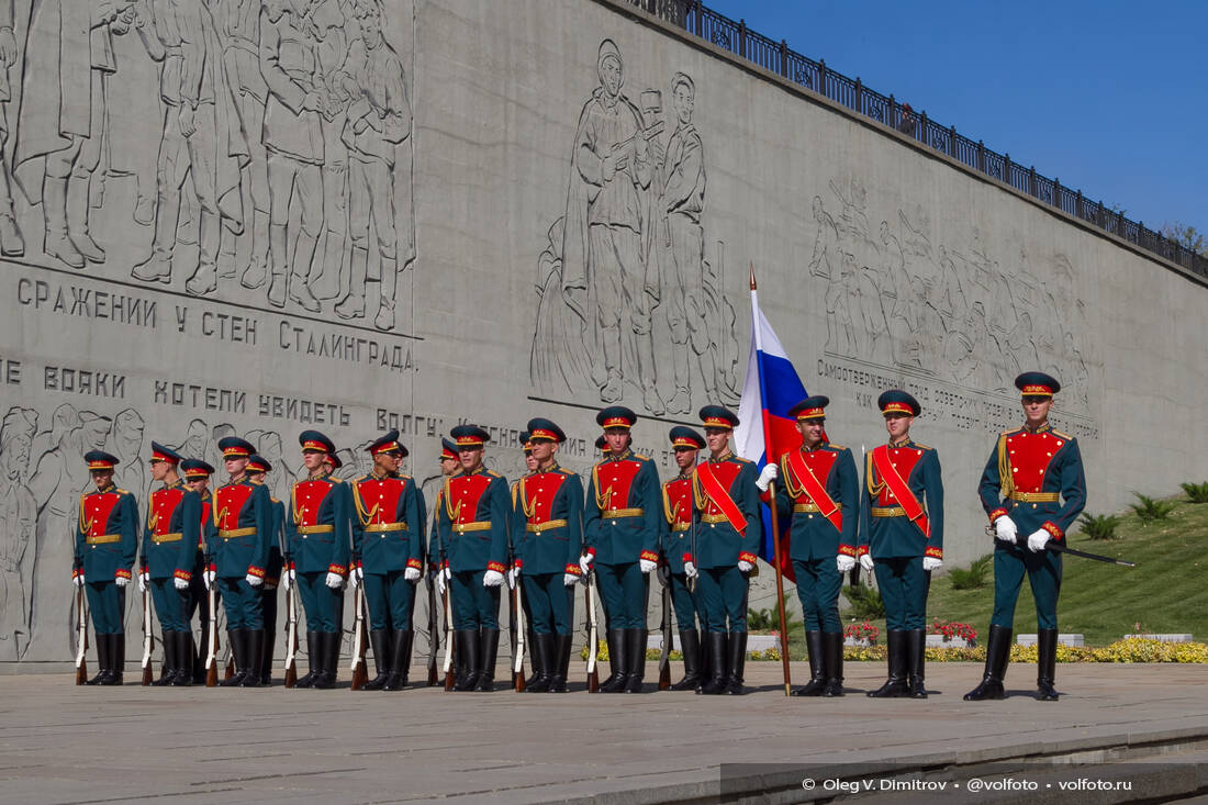 Почётный караул и юные кадеты фотография