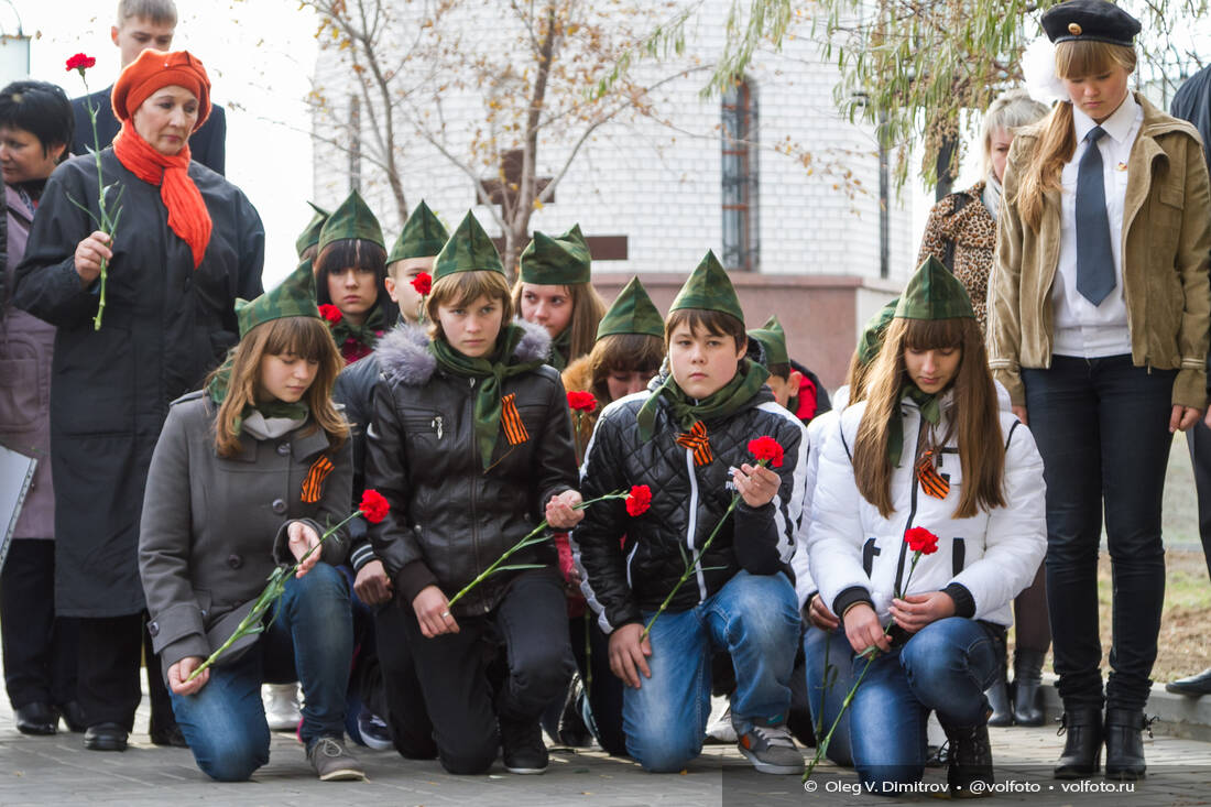 Открытие памятного знака героям-саратовцам фотография