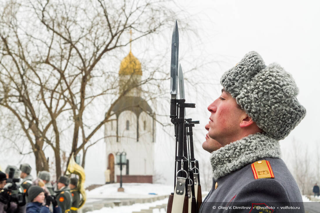 На воинском мемориальном кладбище в день открытия стелы «Вернуть имена солдат» фотография