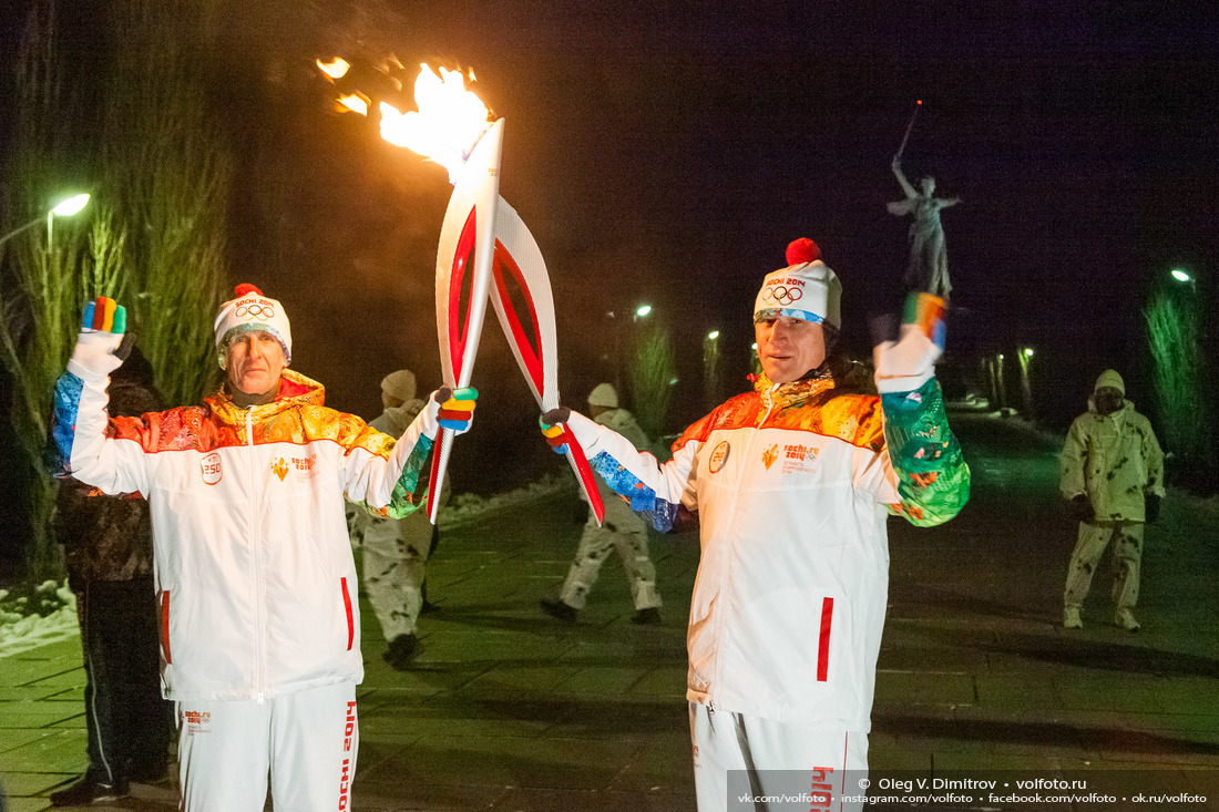 Олимпийский огонь Олимпиады «Сочи-2014» на Мамаевом кургане фотография