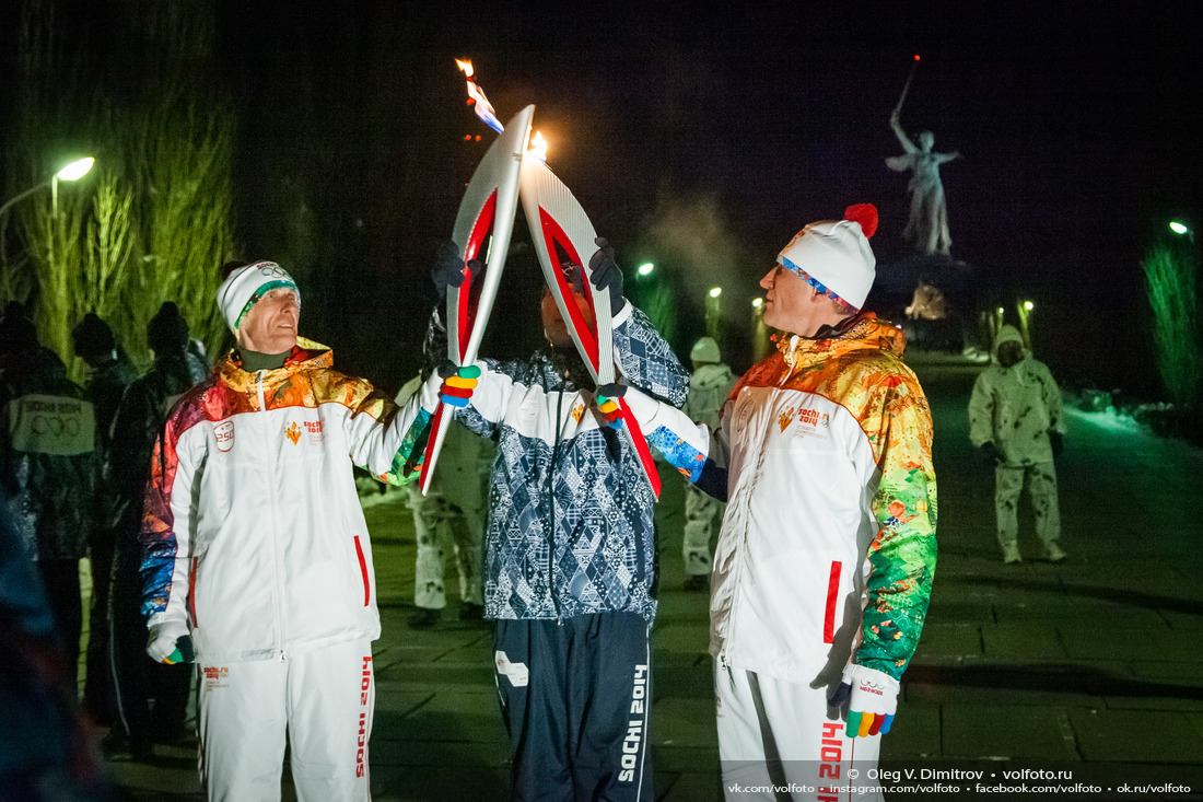 Олимпийский огонь Олимпиады «Сочи-2014» на Мамаевом кургане фотография