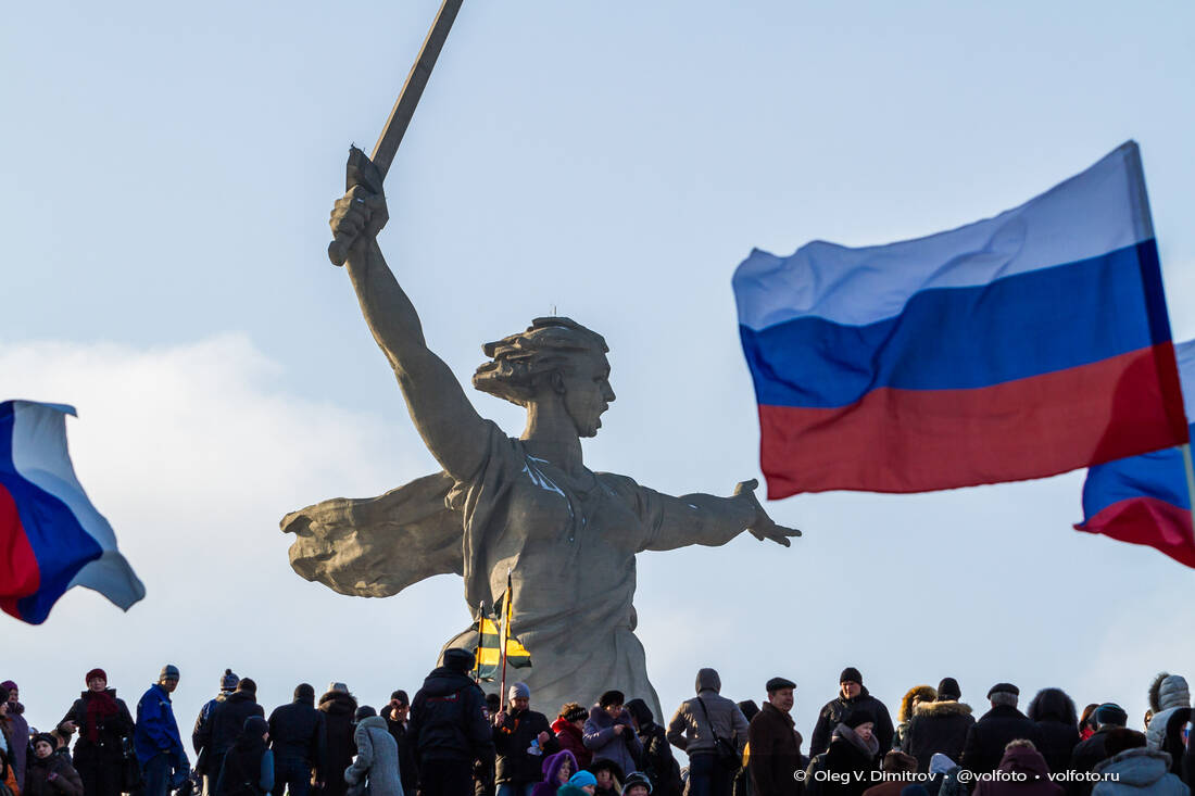 На Мамаевом кургане волгоградцы на вышли на митинг-антимайдан фотография