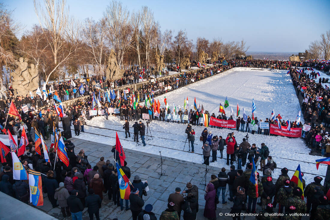 На Мамаевом кургане волгоградцы на вышли на митинг-антимайдан фотография