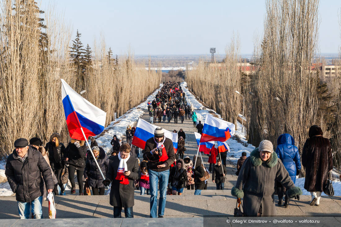 На Мамаевом кургане волгоградцы на вышли на митинг-антимайдан фотография
