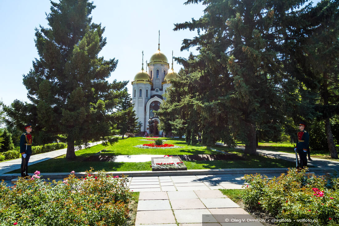 Рота Почётного караула заступила на вахту памяти у малой братской могилы фотография