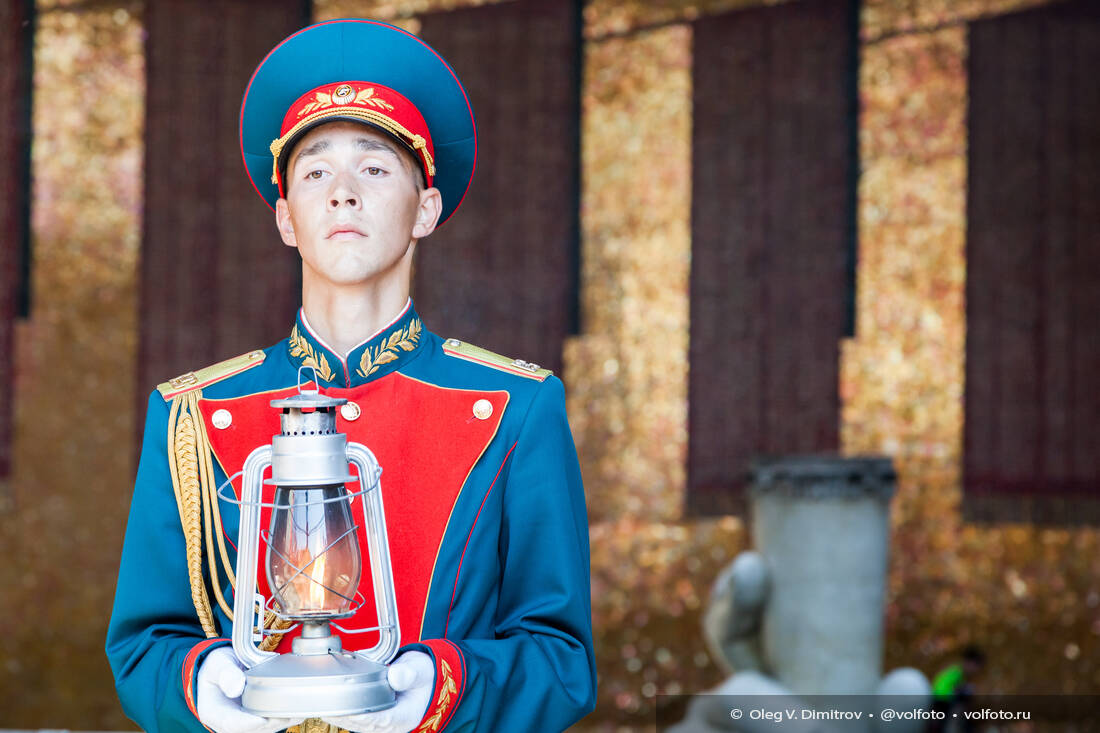 После помещения частички огня в лампаду, Вечный огонь в Зале Воинской Славы был потушен фотография