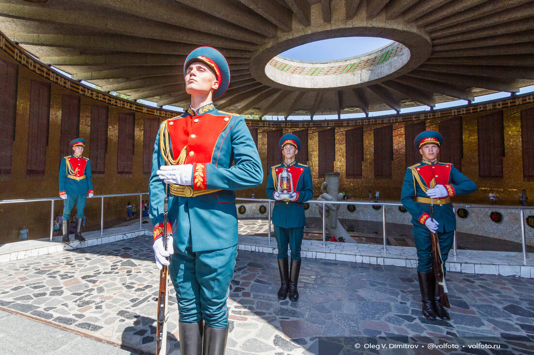 После помещения частички огня в лампаду, Вечный огонь в Зале Воинской Славы был потушен фотография