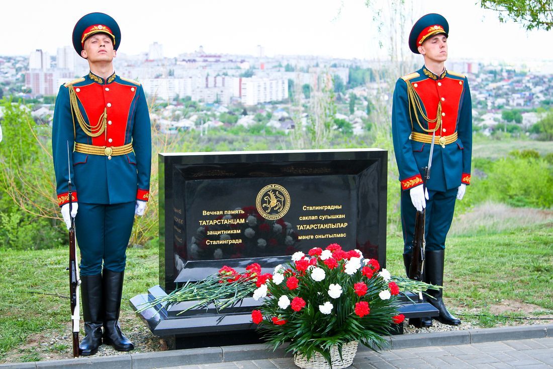 Памятный знак татарстанцам — участникам Сталинградской битвы фотография