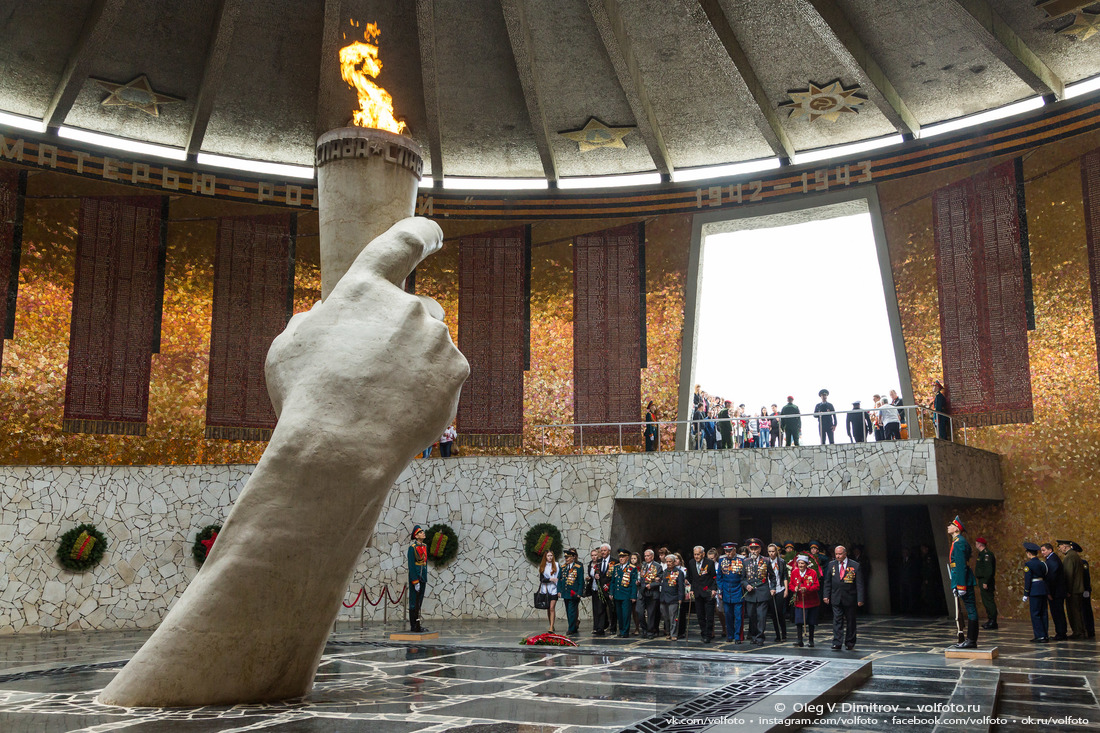 В возложении цветок в Вечному огню приняли участие представители иностранных делегаций фотография