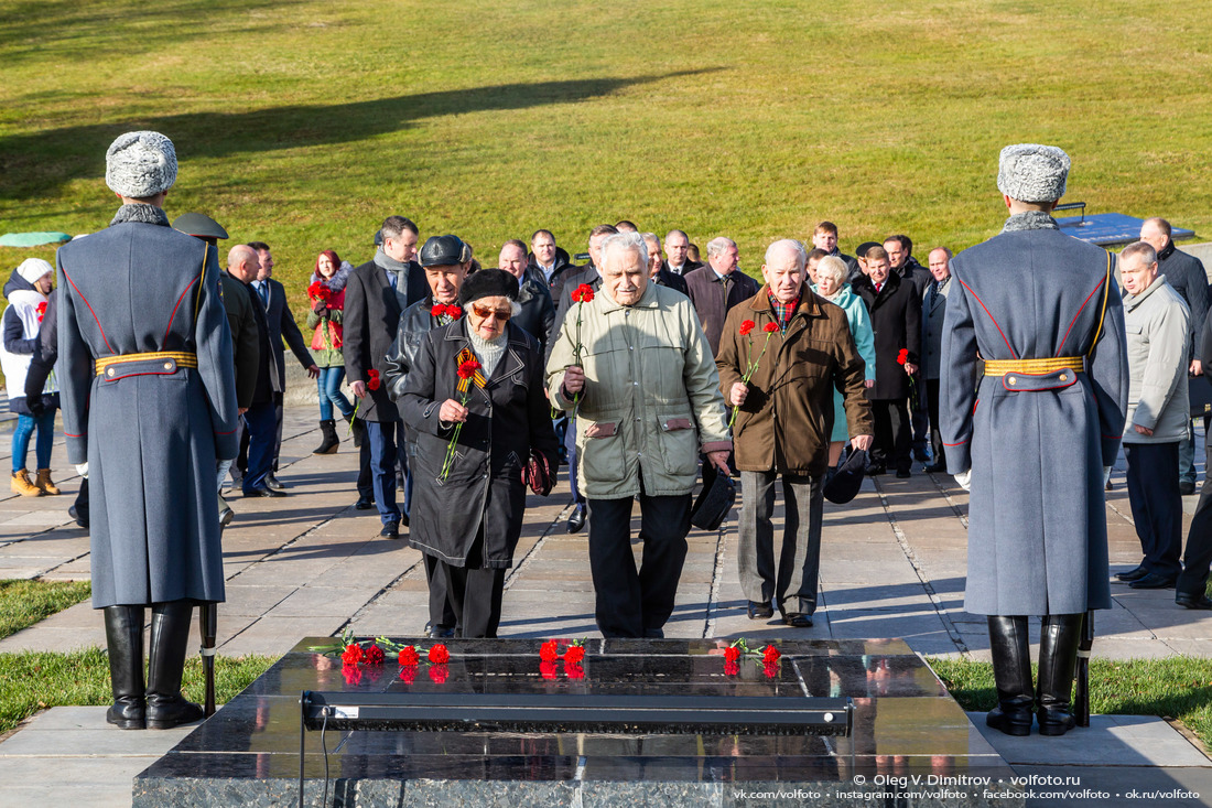 Возложение цветов в Зале Воинской Славы и могиле маршала Чуйкова фотография