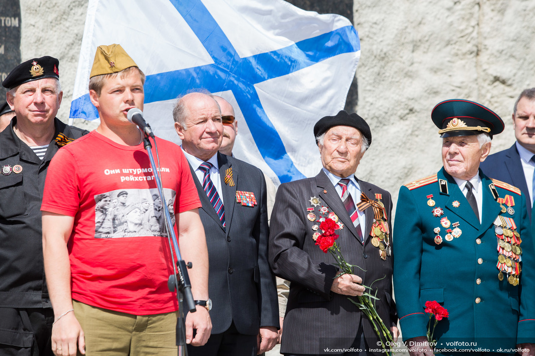 Митинг на Площади Героев и возложение цветов в Вечному огню и могиле маршала Чуйкова фотография