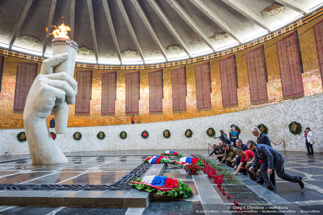 Митинг на Площади Героев и возложение цветов в Вечному огню и могиле маршала Чуйкова фотография