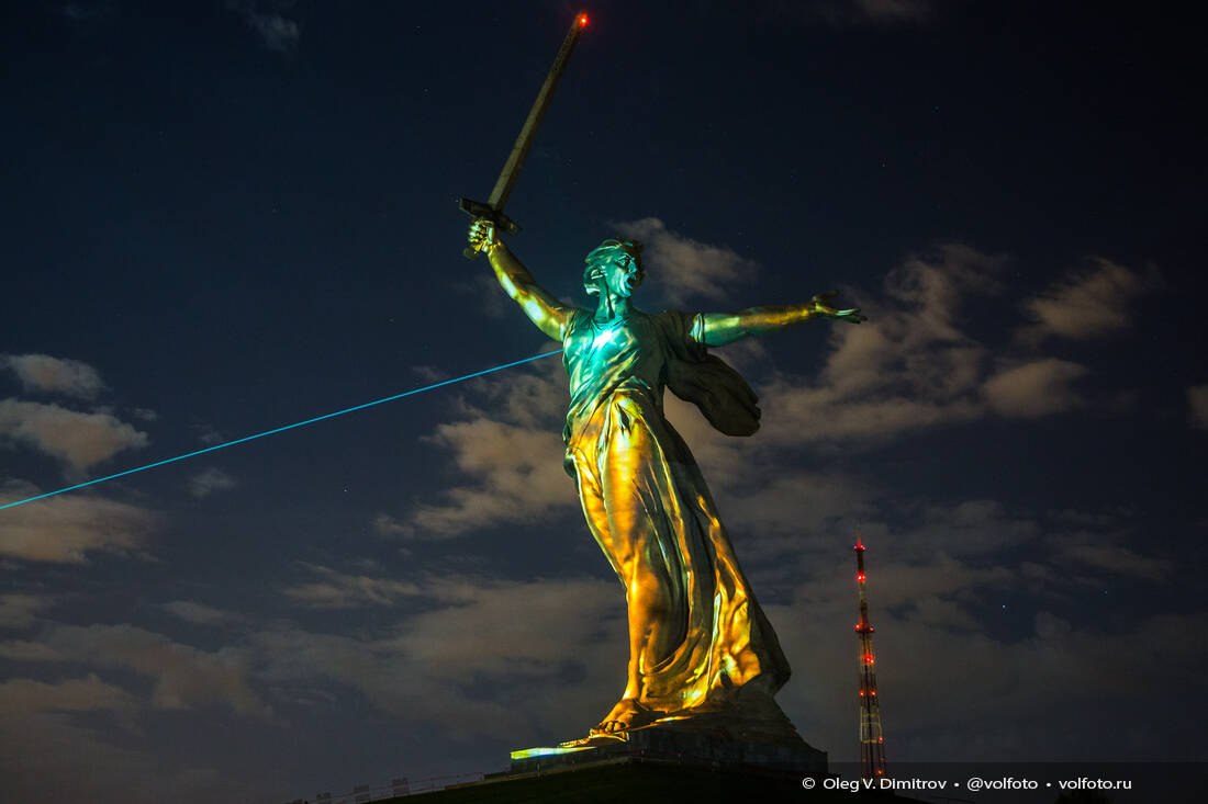 Подготовка видеопроекции «Свет Великой Победы» на Мамаевом кургане фотография