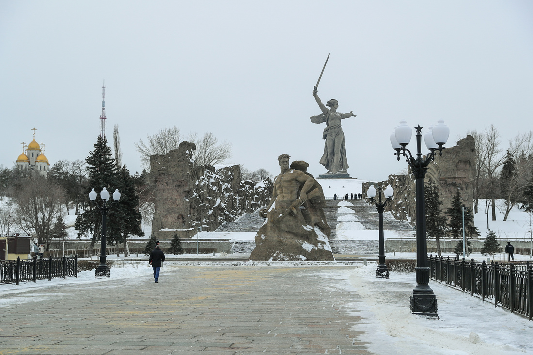 Занесённая снегом главная высота России фотография