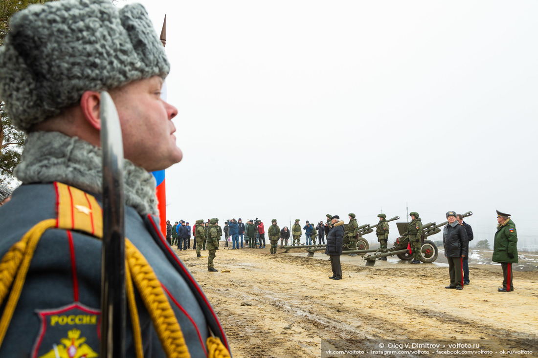 В акции «Выстрел памяти» на Мамаевом кургане приняли участие и бойцы роты почетного караула фотография