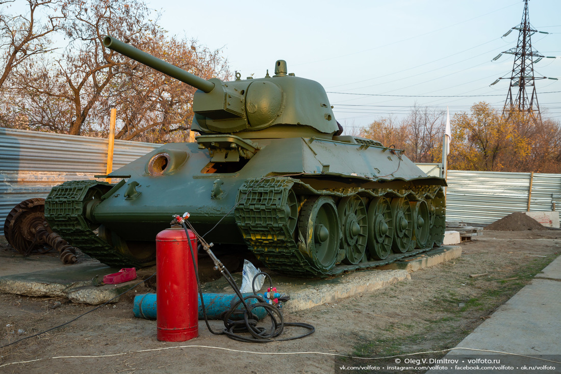 Восстановленная поверхность танка Т-34 «Челябинский колхозник» фотография