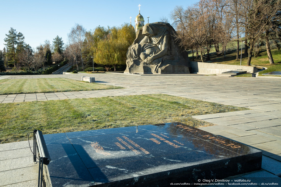 Могила маршала Советского Союза Василия Ивановича Чуйкова после завершения реставрации фотография