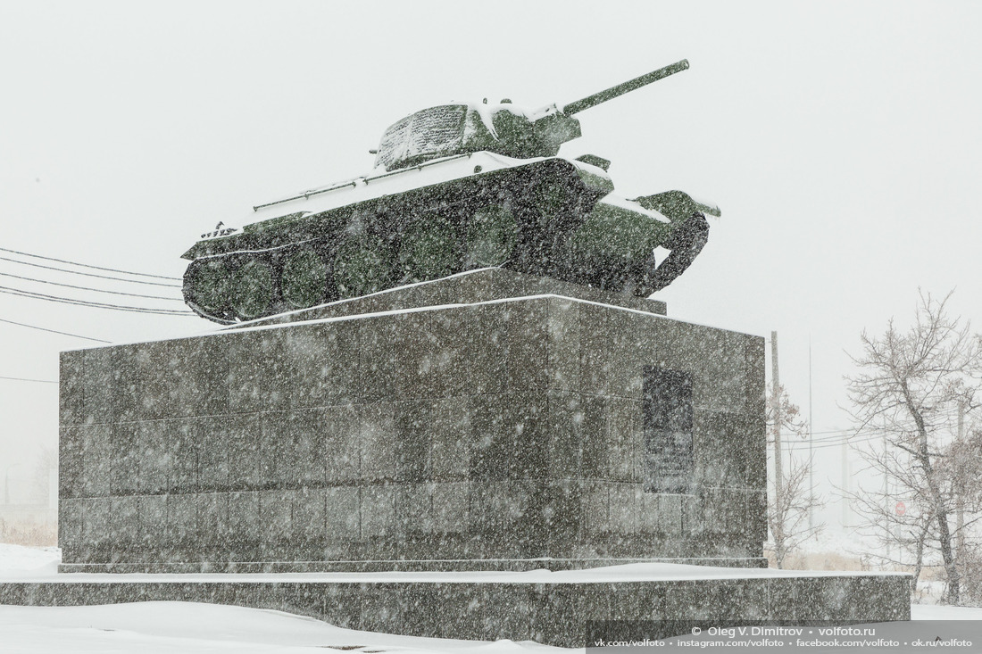 Отреставрированный танк-памятник Т-34 «Челябинский колхозник» фотография