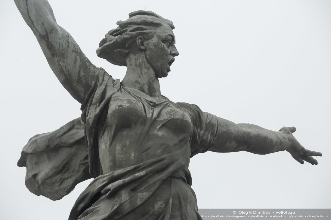 Монумент «Родина-мать зовёт!» в день 78-летия Сталинградской Победы фотография