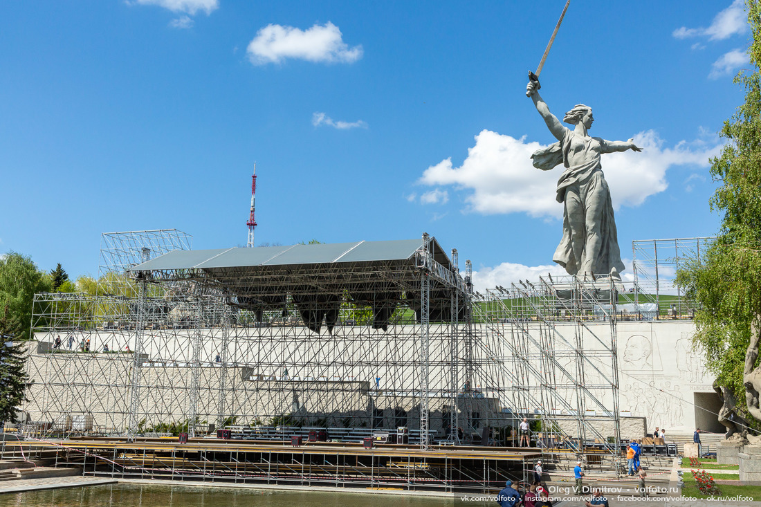 Конструкции сцены на Площади Героев фотография