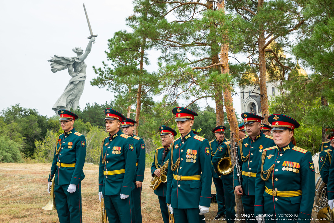В акции приняли участие военнослужащие роты почётного караула и военный оркестр фотография