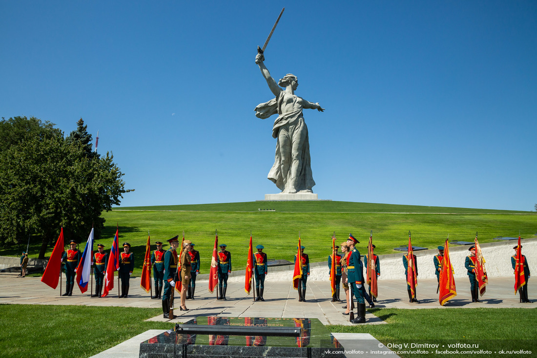 Знаменосцы почтили память маршала Василия Чуйкова фотография