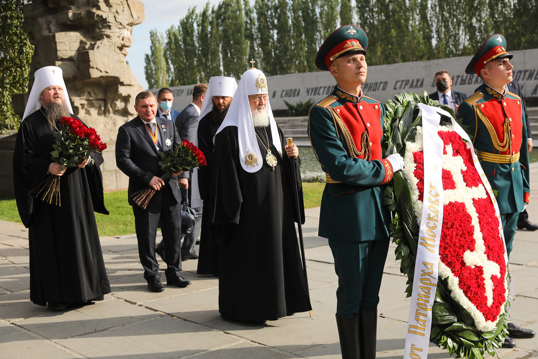 Патриарх Кирилл в Зале Воинской Славы на Мамаевом кургане фотография
