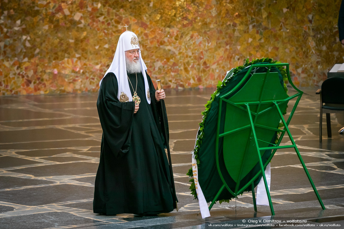 Патриарх Кирилл в Зале Воинской Славы на Мамаевом кургане фотография