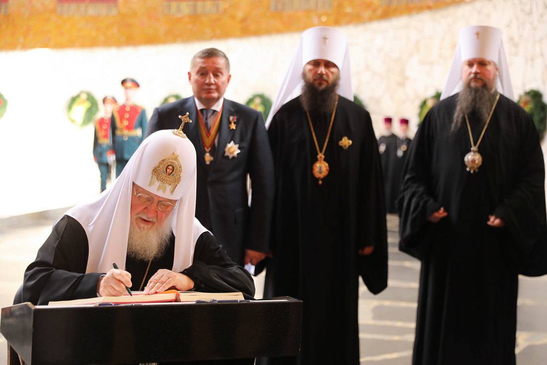 Патриарх Кирилл оставил запись в Книге почётных гостей фотография