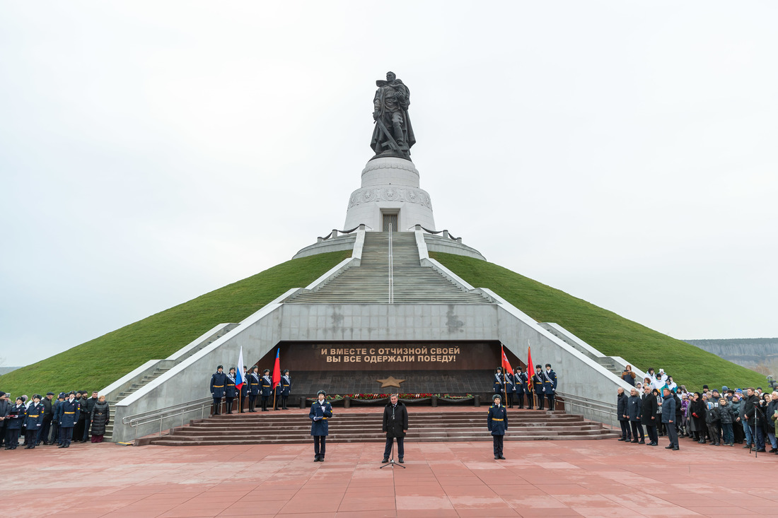 Открытие мемориального комплекса «Героям-сибирякам» в Кемерово фотография