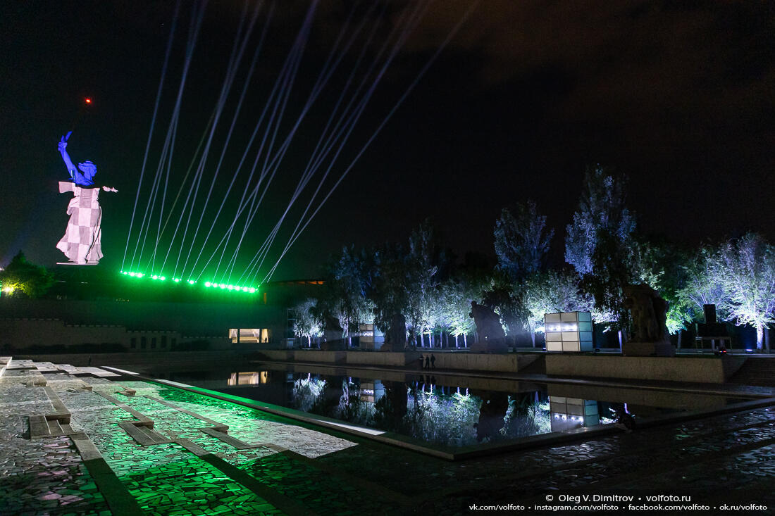 Подготовка световой инсталляции «Свет Великой Победы» на Мамаевом кургане фотография