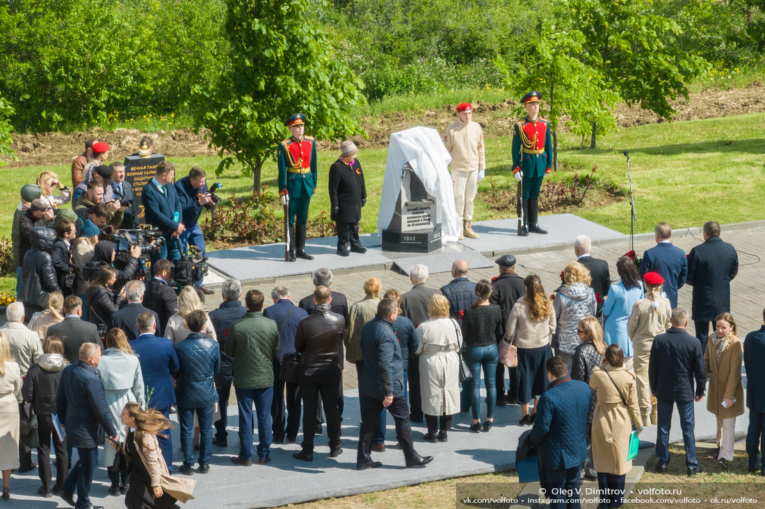 Открытие памятного знака воинам-ленинградцам фотография