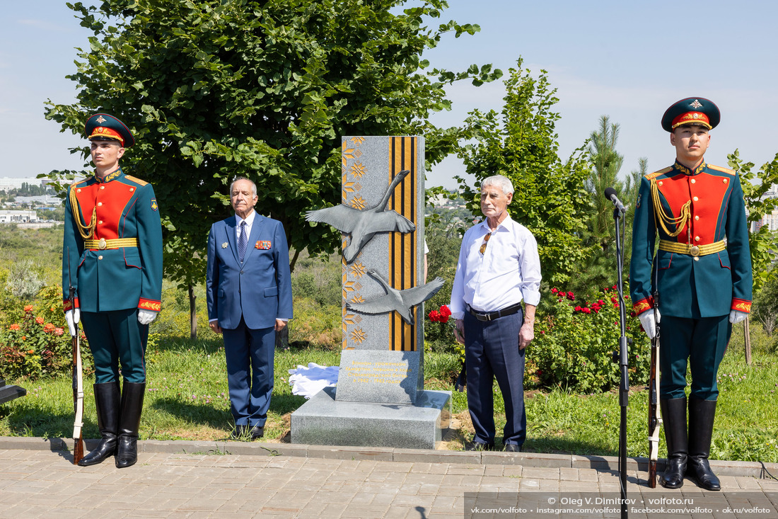 Открытие памятного знака уроженцам Удмуртии на Мамаевом кургане фотография