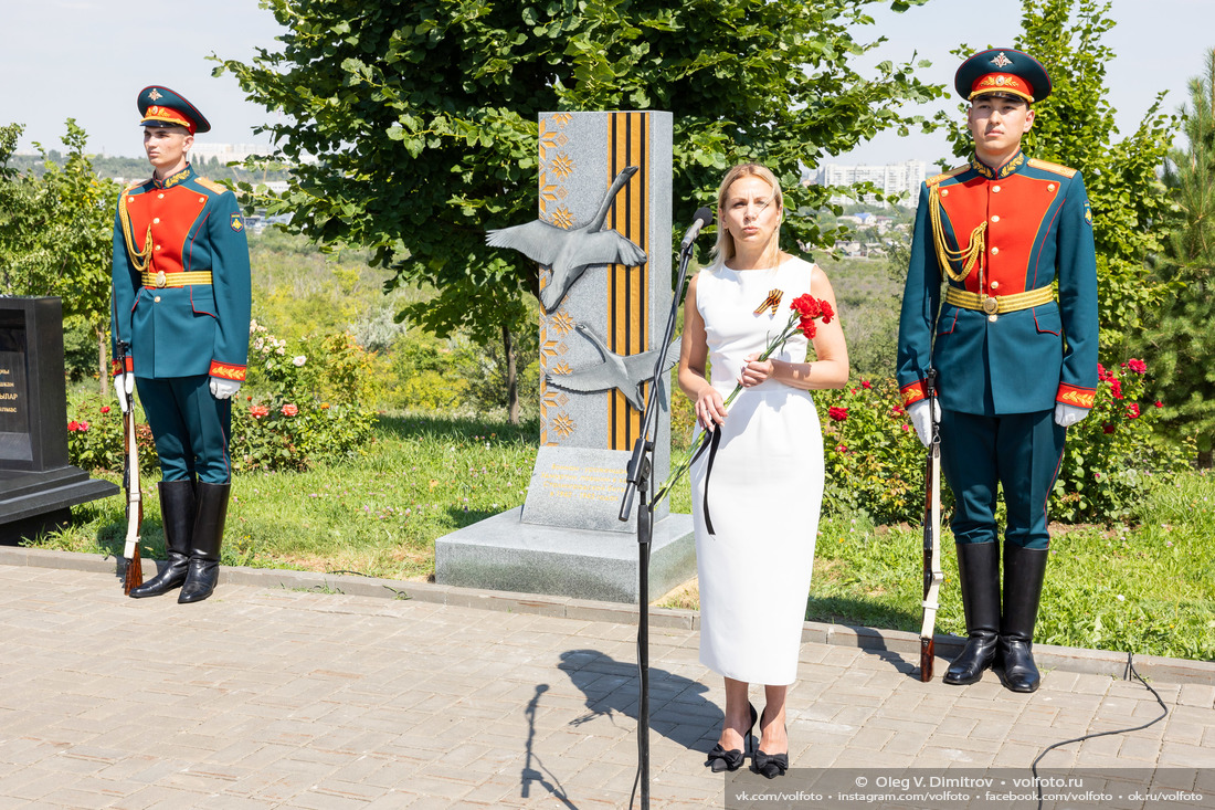 Открытие памятного знака уроженцам Удмуртии на Мамаевом кургане фотография