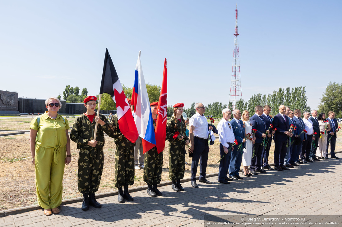 Открытие памятного знака уроженцам Удмуртии на Мамаевом кургане фотография