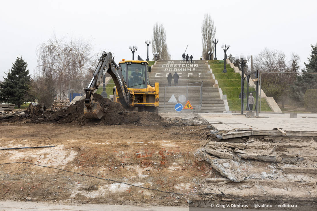 Реставрационные работы на Входной площади Мамаева кургана фотография