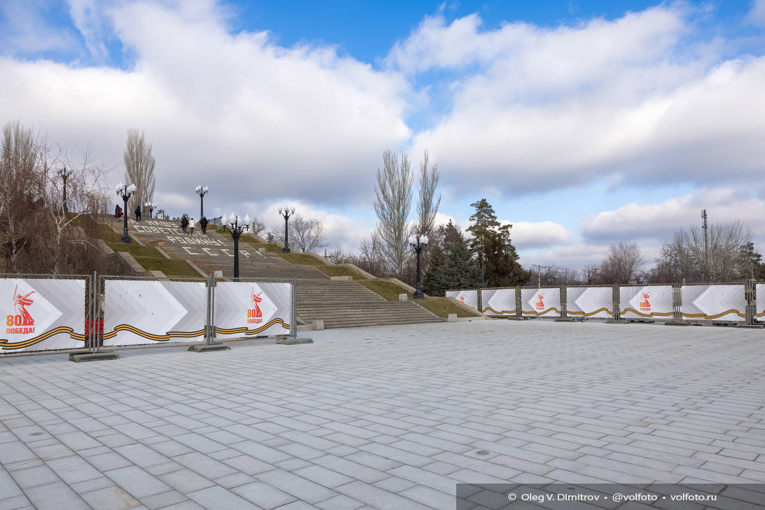 Новое гранитное покрытие Входной площади Мамаева кургана фотография