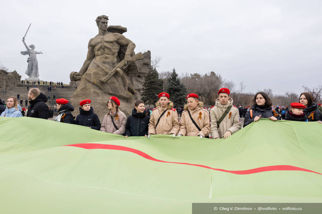 Акция-флешмоб «Героям Сталинграда посвящается» на Мамаевом кургане фотография