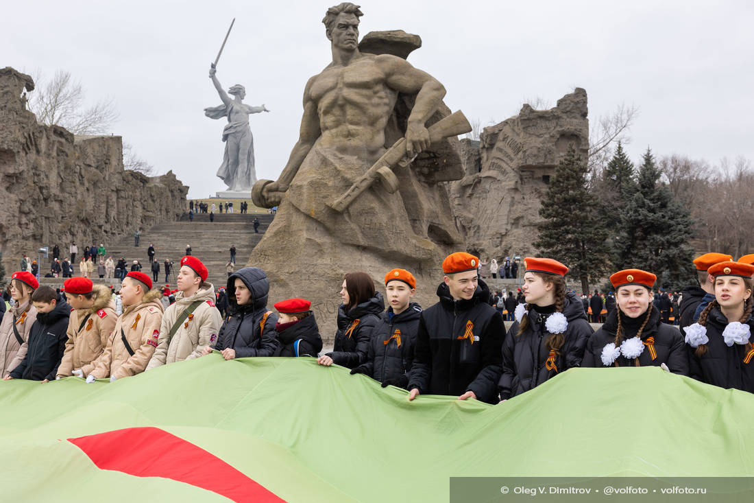 Акция-флешмоб «Героям Сталинграда посвящается» на Мамаевом кургане фотография