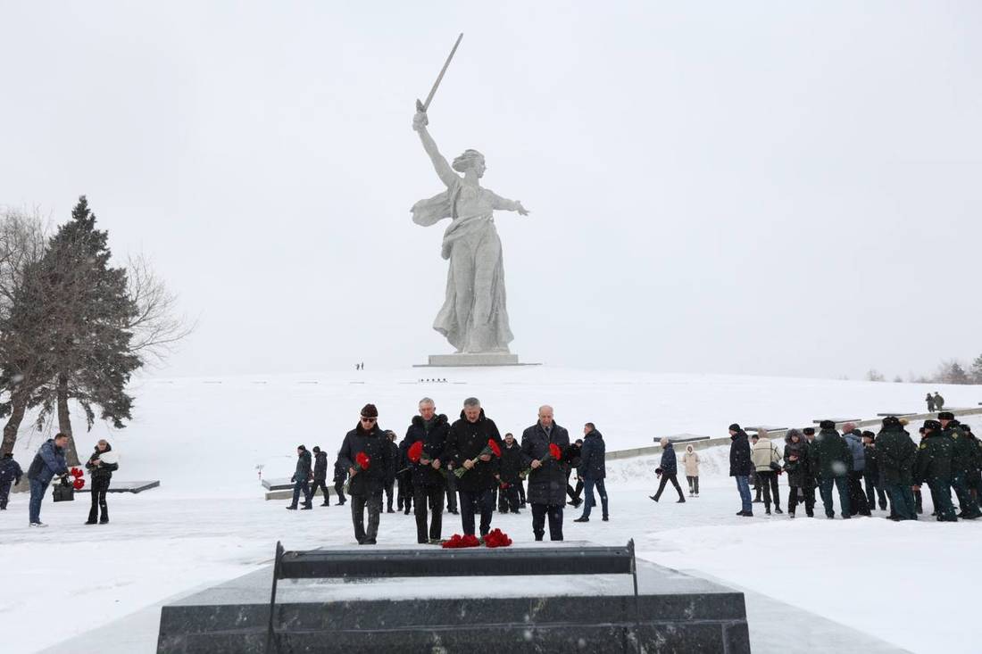 Мамаев курган в День защитника Отечества фотография