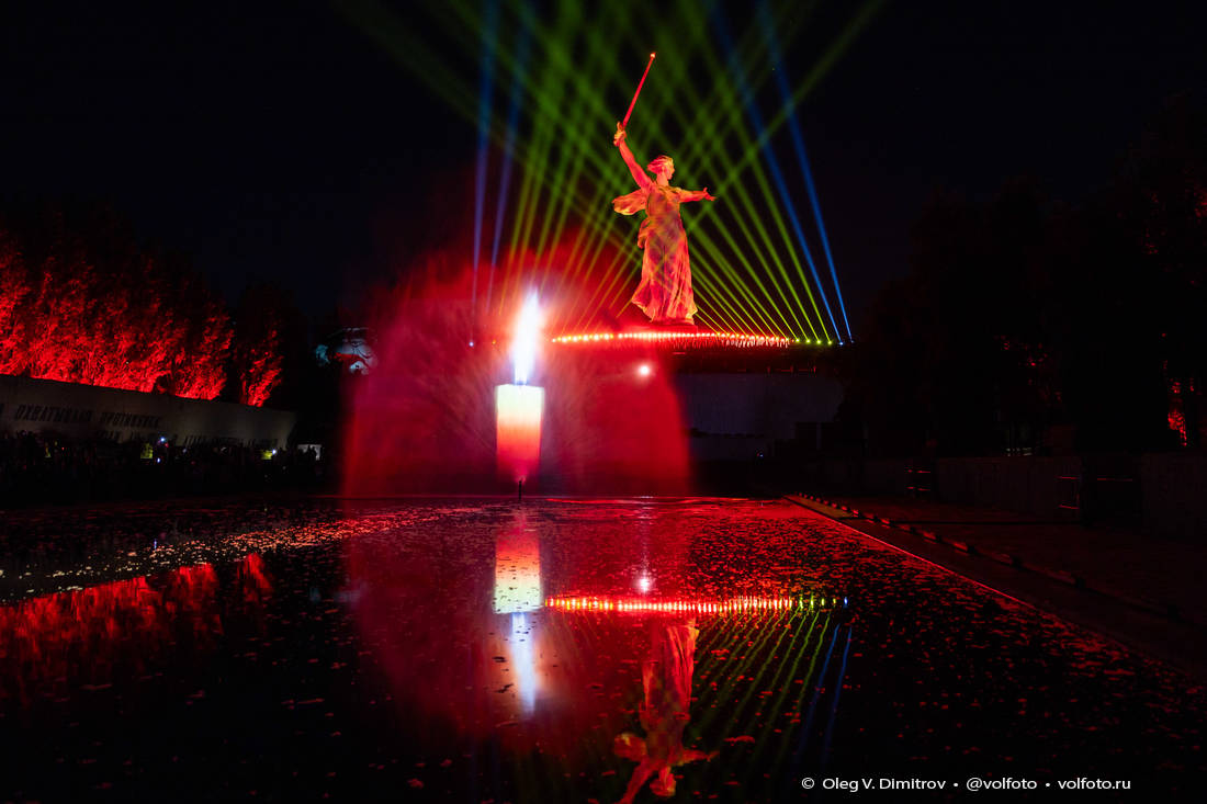 Патриотическая акция «Свет Великой Победы» на Мамаевом кургане фотография